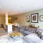 Modern Apartment In The Heart Of London