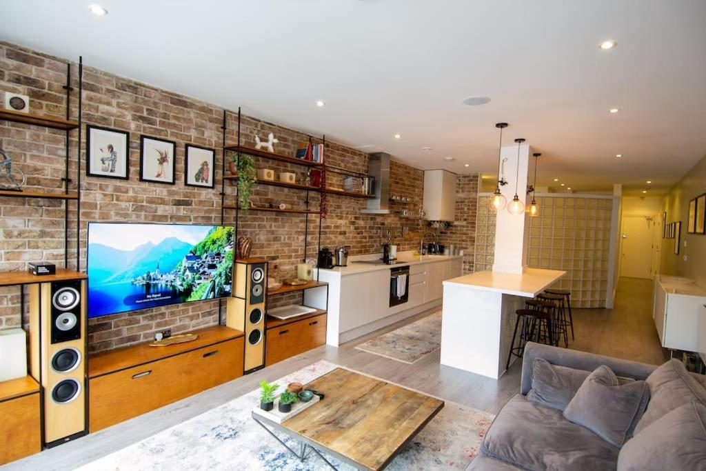 Modern In The Heart Of London